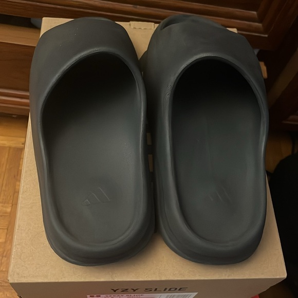 Yeezy slide granite sz 9 - Picture 3 of 6